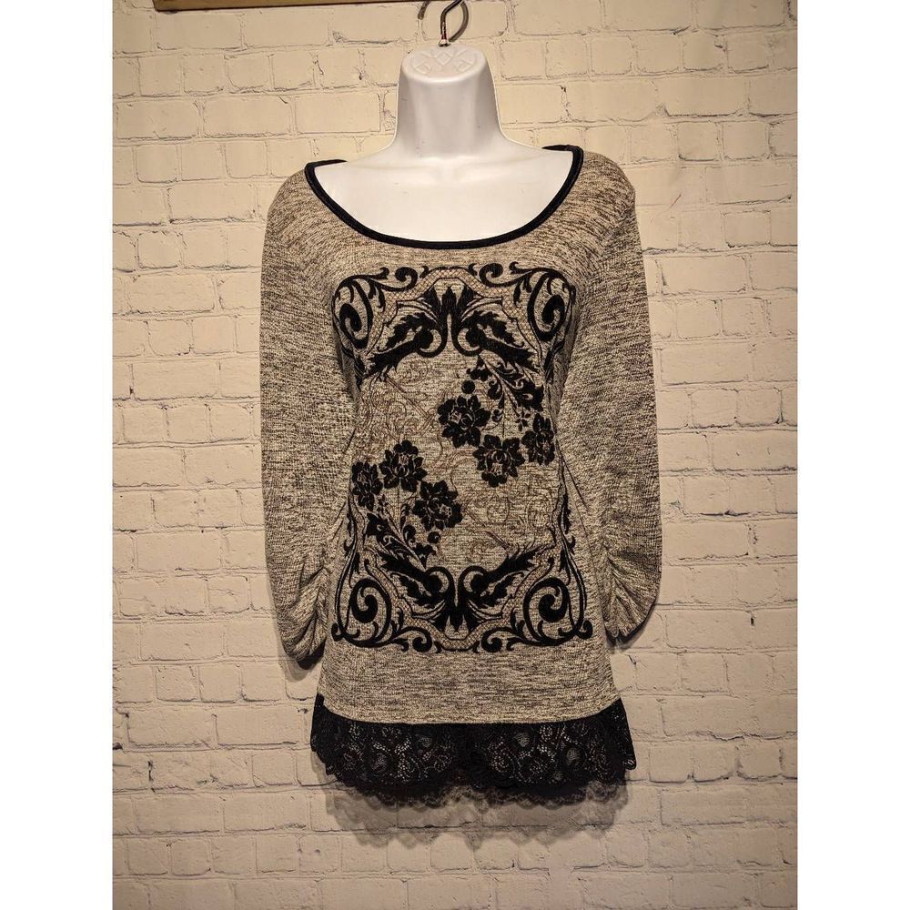 Studio y lace trim stretchy boat neck top med